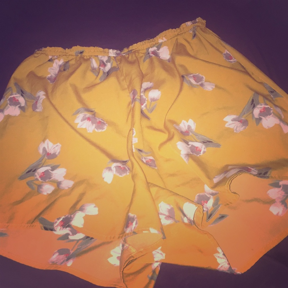 Rue 21 shorts high to low in back